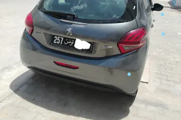 Peugeot 208 confortline 2016